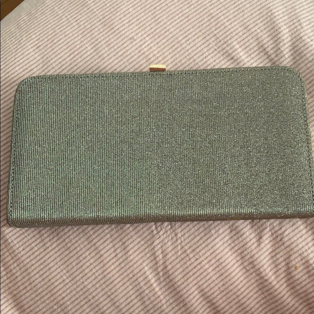 Sparkling clutch